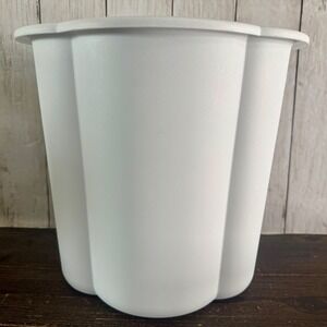 Vintage Sterilite White Plastic Scalloped Wastebasket Trash Can Bathroom Nursery